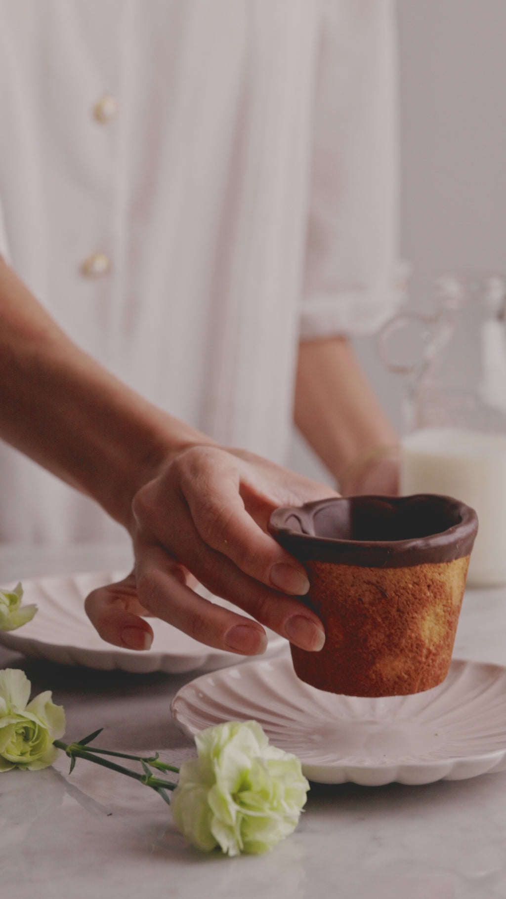 Vaso de galleta con chocolate